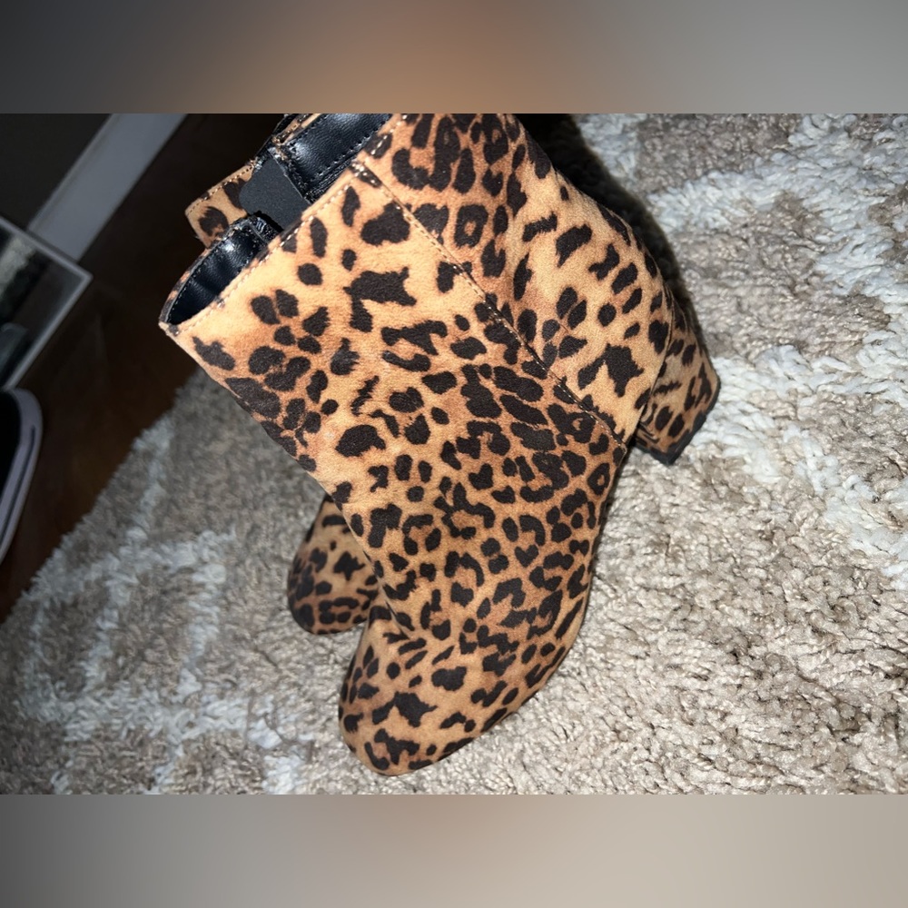 Women’s 8.5 leopard booties